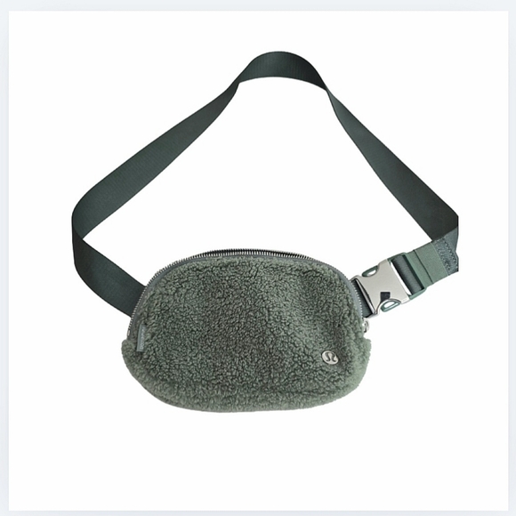Lululemon Everywhere Belt Bag Fleece Large 2L Light Green Sherpa Fannypack - Picture 2 of 12